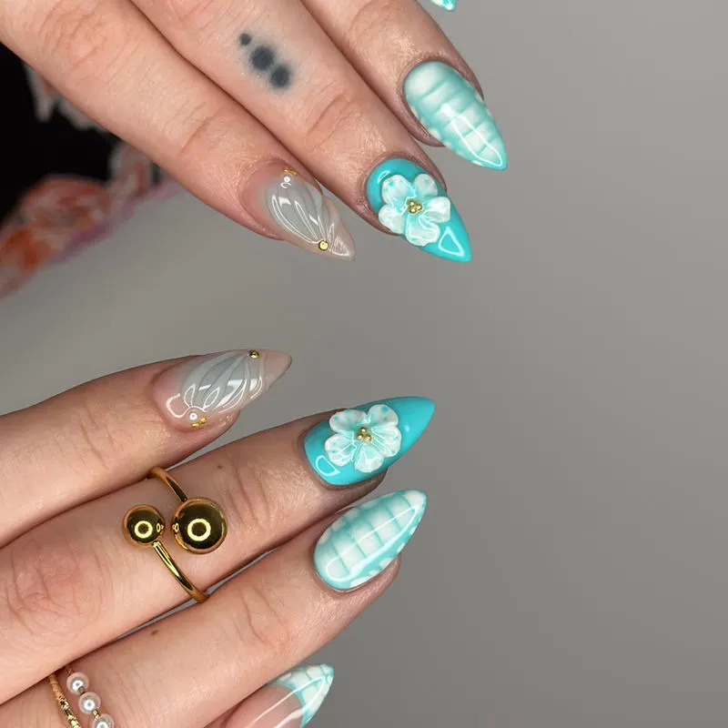 Turquoise gingham and daisy art