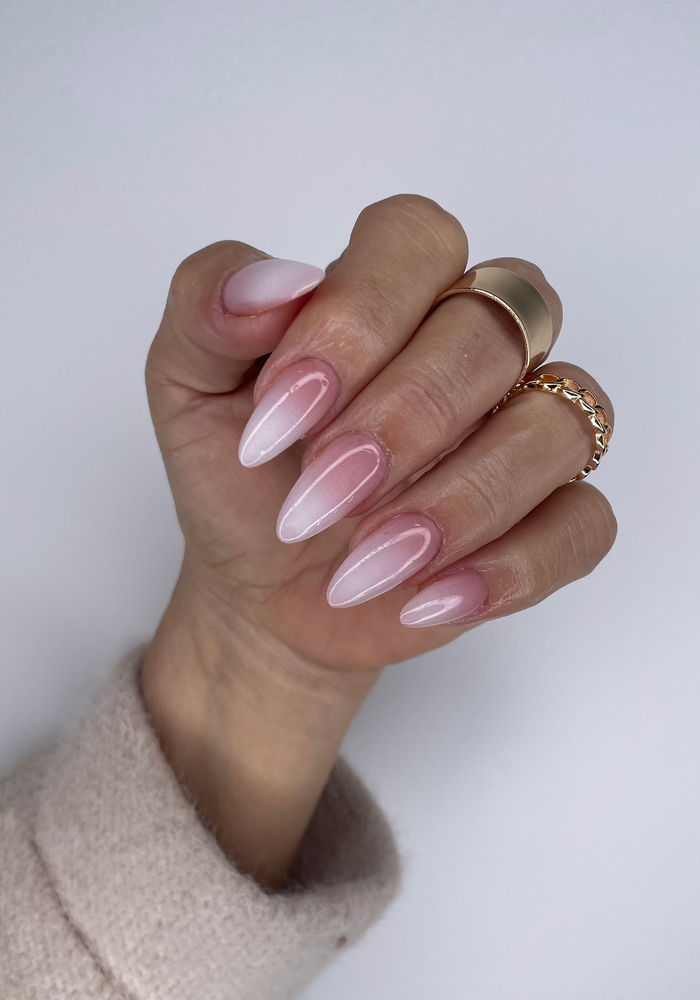 Pink ombré almond nails